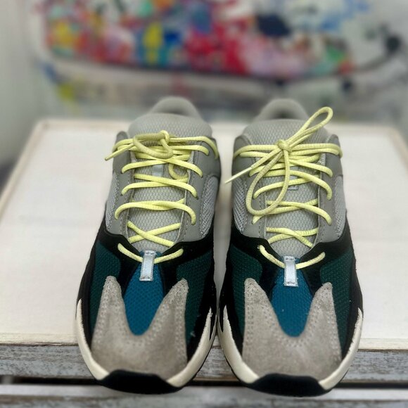 YEEZY BOOST 700 - Picture 2 of 8
